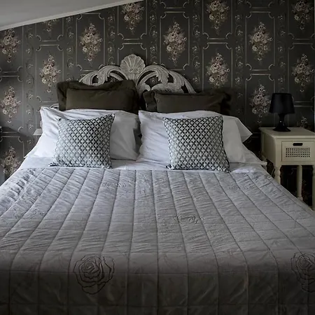 La Cuntana Bed & Breakfast 2*